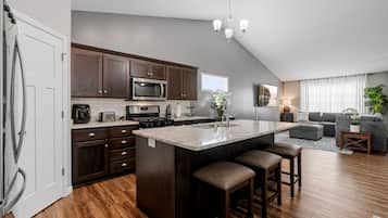 House (5 Bedrooms) | Private kitchen | Microwave, oven, stovetop, dishwasher