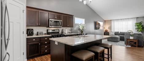 House (5 Bedrooms) | Private kitchen | Microwave, oven, stovetop, dishwasher