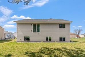 House (5 Bedrooms) | Property amenity - Savanna Grove (Blaine)