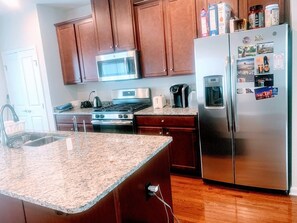 Mikrowelle, Ofen, Herdplatte, Geschirrspüler