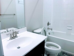 Handtücher, Seife, Toilettenpapier