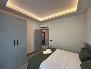 WiFi, bed sheets