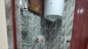 مجففات شعر، مناشف، ورق حمّام