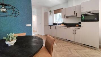 KĂŒhlschrank, Herdplatte, GeschirrspĂŒler