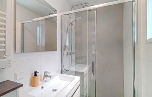 Douche, séchoir à cheveux
