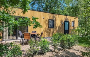 Outdoor dining - Awesome home in Oosterwolde with WiFi (Oosterwolde)