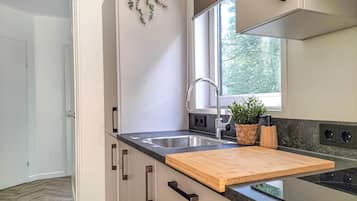 KĂŒhlschrank, Herdplatte, GeschirrspĂŒler