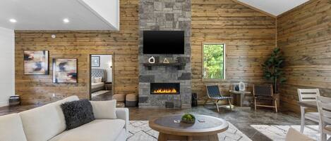 Smart TV, fireplace