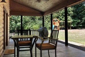 Outdoor dining - Create Unforgettable Family Memories at Life Is Beautiful. Endless Fun, Hot Tub (Broken Bow)