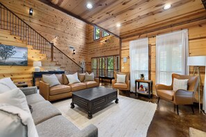 Una televisión, una chimenea, un futbolín