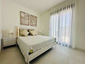 2 slaapkamers, een strijkplank/strijkijzer, gratis wifi, beddengoed