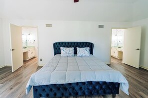 5 bedrooms, WiFi, bed sheets