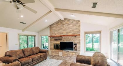 Spacious Home on the 18th Fairway at Desoto Golf Course