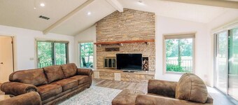 Spacious Home on the 18th Fairway at Desoto Golf Course
