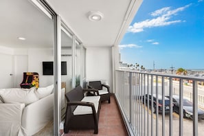 Apartment | 1 bedroom - Beachfront Beauty Stunning Views Steps to Sand (San Juan)