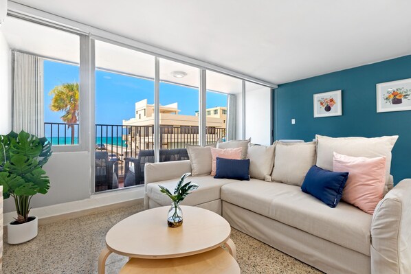 Apartment | 1 bedroom - Beachfront Beauty Stunning Views Steps to Sand (San Juan)
