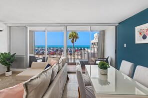 Apartment | 1 bedroom - Beachfront Beauty Stunning Views Steps to Sand (San Juan)