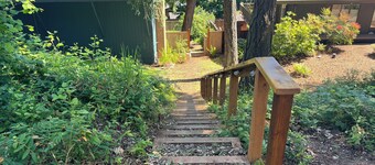 Private Apartment with Spa Bathroom - heated floors, jetted tub, wifi, kitchen