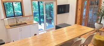 Private Apartment with Spa Bathroom - heated floors, jetted tub, wifi, kitchen