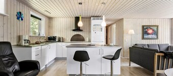 Awesome home in Løgstør with WiFi