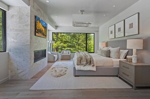 4 bedrooms, desk, iron/ironing board, free WiFi - Luxury Modern Mountain Home (Provo)