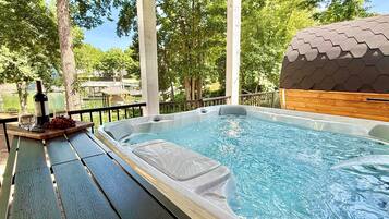 Bain à remous extérieur