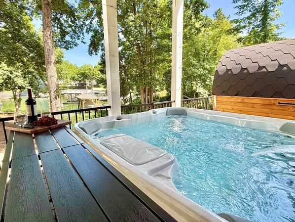 Outdoor spa tub