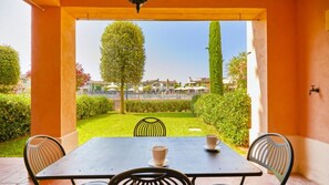 Outdoor dining - Resort Apartment - Borgo esclusivo con Piscine e Campi sportivi (Peschiera del garda)