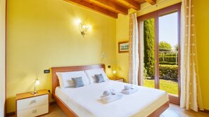 2 bedrooms, WiFi - Resort Apartment - Borgo esclusivo con Piscine e Campi sportivi (Peschiera del garda)