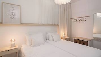 2 bedrooms, iron/ironing board, WiFi, bed sheets