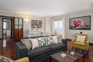 TV - Olimpo I – Comfort in the Heart of Funchal (Funchal)