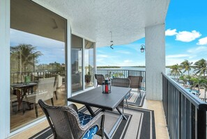 Outdoor dining - Welcome to our waterfront paradise on the Isles of Capri Florida
NEW! Fall 2025 (Naples)
