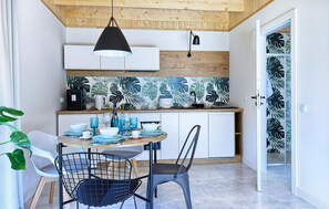 Fridge, dishwasher, coffee/tea maker