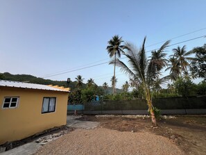 Property grounds - Charming 2-bedroom house in wonderful Samana with WiFi, AC (Samana)
