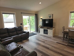 Smart-tv och eldstad