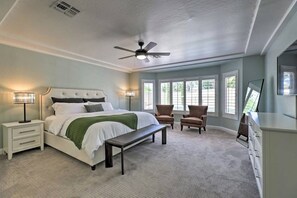 5 bedrooms, iron/ironing board, WiFi, bed sheets - Modern Spacious Open 5BR Family Retreat w/ Pool, Game Room + Prime Gilbert Locat (Gilbert)