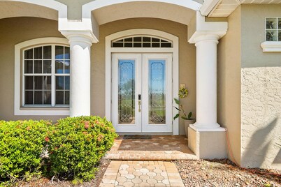 Oasis Home/Heated Pool/Fenced Big Yard/Pet Friendly
