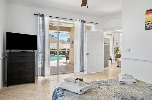 Oasis Home/Heated Pool/Fenced Big Yard/Pet Friendly