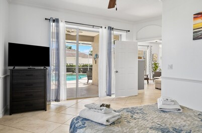 Oasis Home/Heated Pool/Fenced Big Yard/Pet Friendly