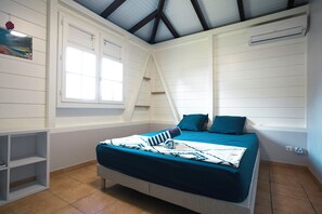 2 bedrooms, travel crib, free WiFi, bed sheets