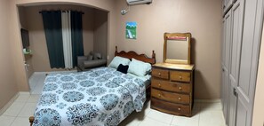 3 bedrooms, iron/ironing board, WiFi, bed sheets