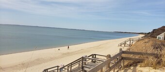 Charming 3-bedroom cottage in Truro with AC