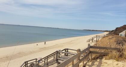 Charming 3-bedroom cottage in Truro with AC