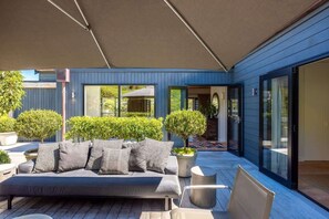 Terrace/patio - Moa Whare -Oneroa and Blackpool Easy Island Living (Waiheke Island)