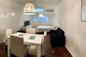 Apartamento | Wi-Fi de cortesia, roupa de cama