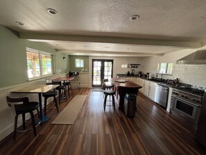 ميكروويف، فرن، موقد طهي مسطح، غسالة أطباق