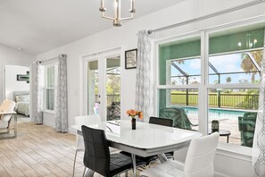 Dining - Newley Built/Heated Pool/Golf Course Views/Sleeps 9 (Rotonda West)