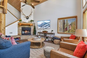 Luxury Townhome, Patio, Mountain View | Living area