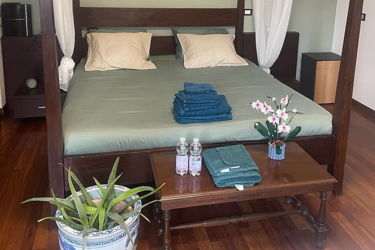 Quarto casal luxo, varanda, vista para o jardim | Cofres nos quartos, Wi-Fi de cortesia