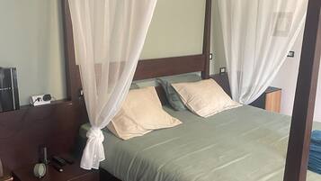 Chambre Double Deluxe, patio, vue jardin | Coffres-forts dans les chambres, Wi-Fi gratuit